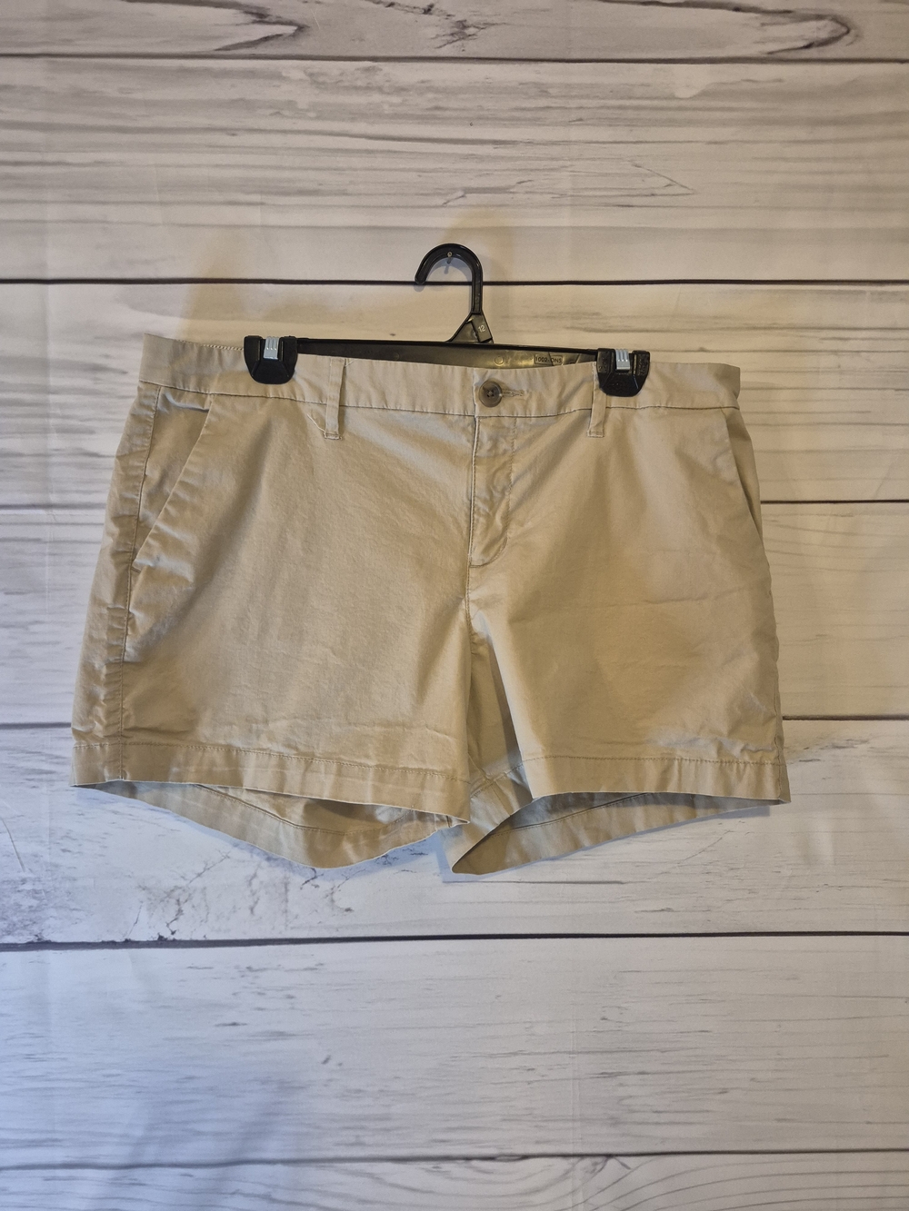 Old Navy Khaki Mid-Rise Everyday Shorts Size 12